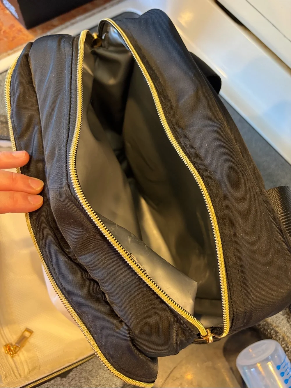Breastfeeding travel pump bag, insulated with ice pack and 2 storage bottles